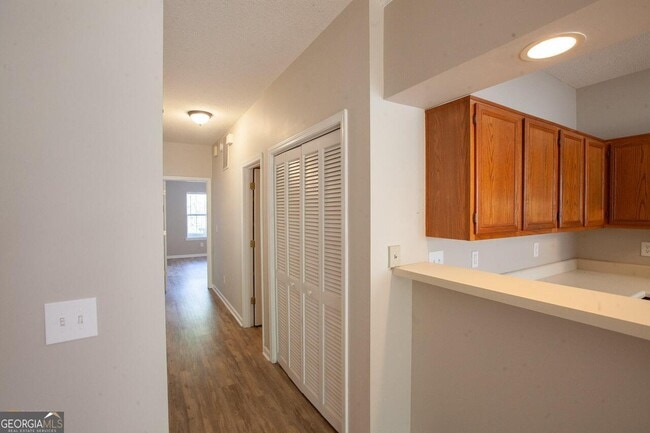 Building Photo - 1703 Ridgefield Dr