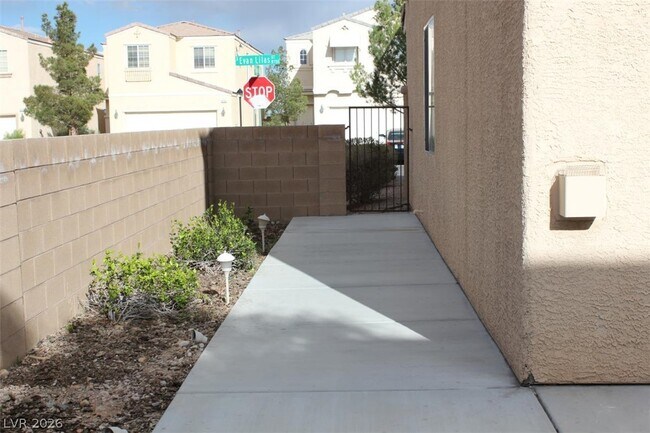 Building Photo - 8749 S Evan Lilas St