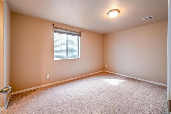 Building Photo - 5-bedroom, 3-bathroom home located in Windsor, CO.