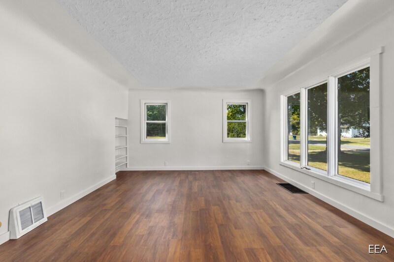 Building Photo - 355 Chestnut
