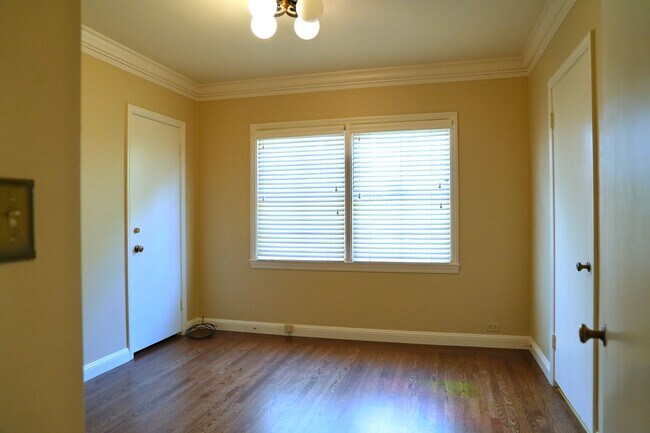 Building Photo - Charming & Spacious 3BR/2BA Lower-Level Home in Prime Baywood Location