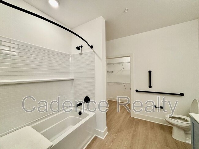 Building Photo - 610 S Kerr Ave