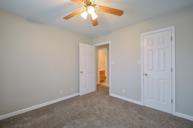 Building Photo - 1023 Shadow Ridge Ave