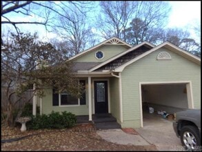 Building Photo - 122 Pin Oak Cove