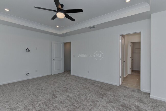 Building Photo - Beautiful 3BD/2.5BTH Townhouse with Commun...