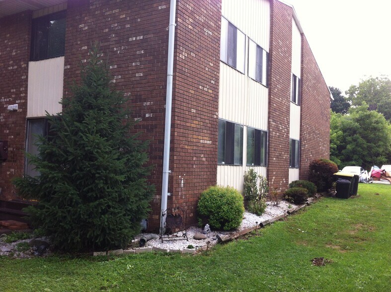 Building Photo - 1530 Creekside Rd