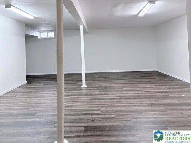 Building Photo - 6411 Pioneer Dr