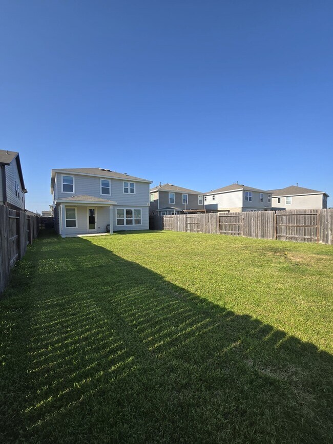 Building Photo - 25223 Sierra Mnr Ct