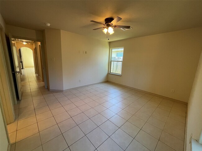 Building Photo - 16928 W Ivanhoe St