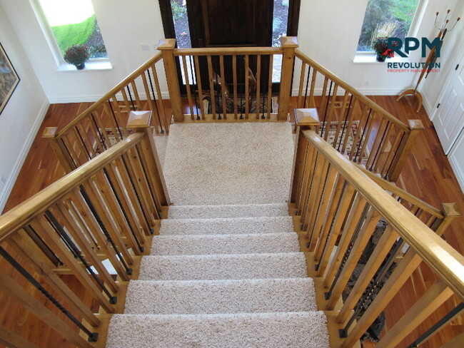 Building Photo - "Experience Luxury Living: Spacious 5-Bed ...