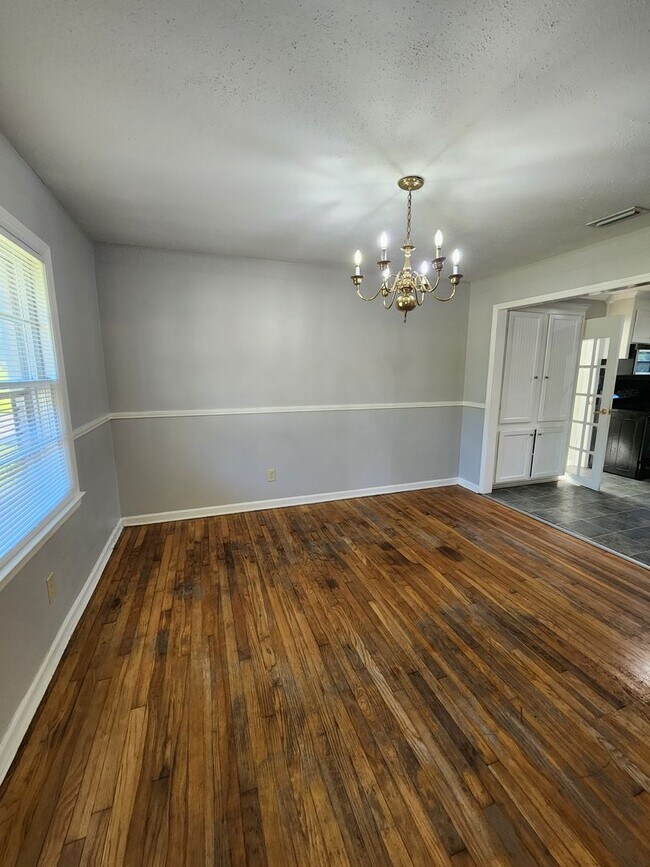 Building Photo - Spacious 4BR/2BA Brick Home with Fireplace, Large Island!