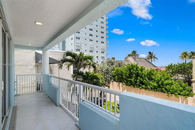 Building Photo - 311 N Surf Rd
