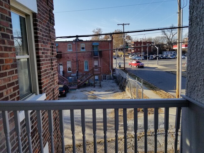 Building Photo - 41st and Troost 2W