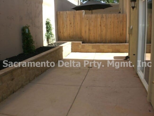 Building Photo - Beautiful 3 bedroom 2.5 bath in Folsom