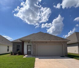 Building Photo - 818 Venecia Dr