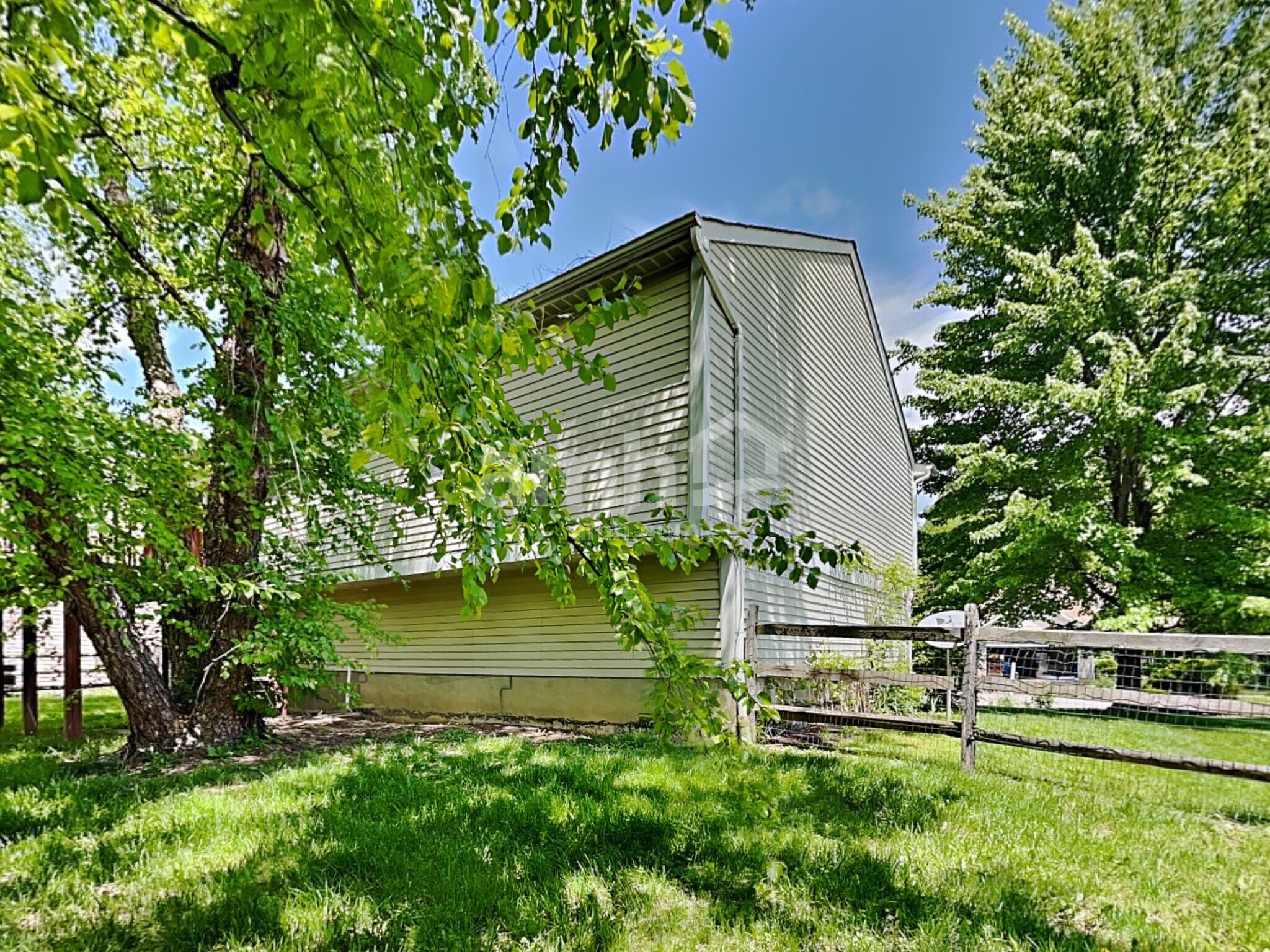 Building Photo - 3659 Shorewood Dr