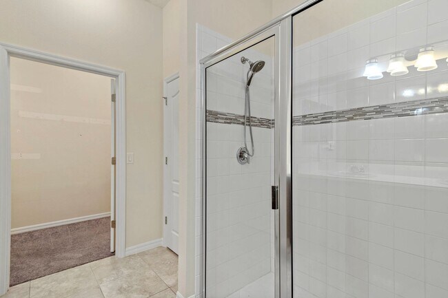 Building Photo - 4 bedroom in Apopka available now!