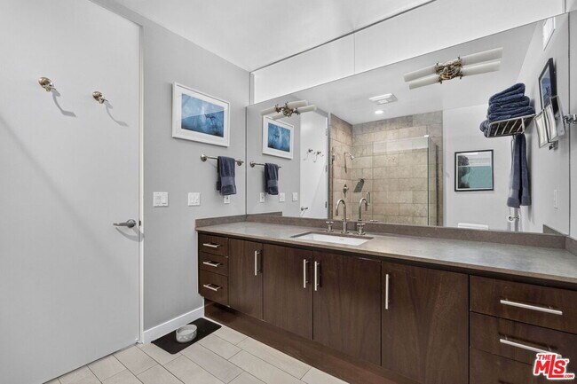 Building Photo - 2120 Narcissus Ct