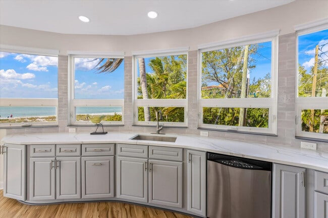 Building Photo - 3708 Gulf Dr