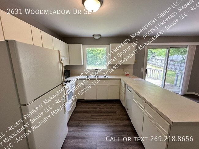 Building Photo - 2631 Woodmeadow Dr SE