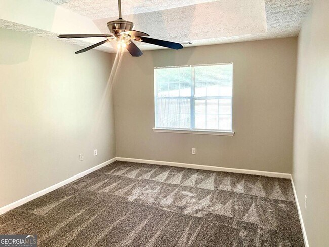 Building Photo - 215 Mountain Ridge