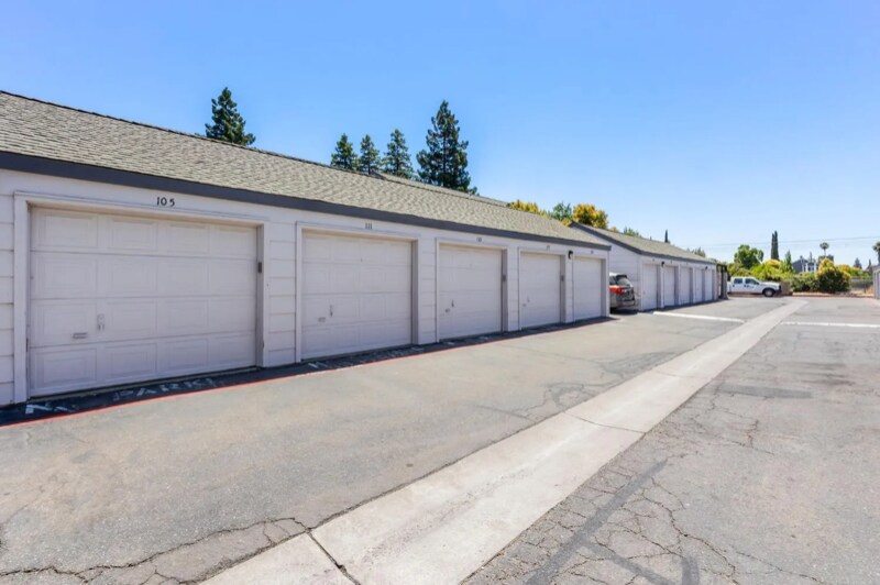 Building Photo - 8236 Center Pkwy