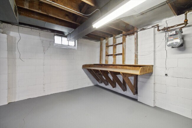 Building Photo - West Side - 3 Bedroom Bungalow