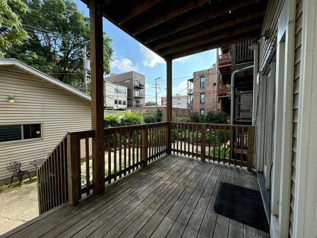 Building Photo - 923 W Fletcher St