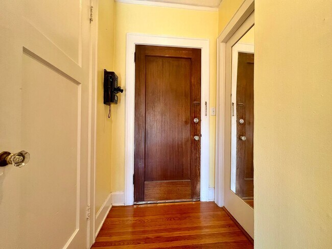 Building Photo - Historic Studio with Murphy Bed, Storage & Prime Alphabet District Location!