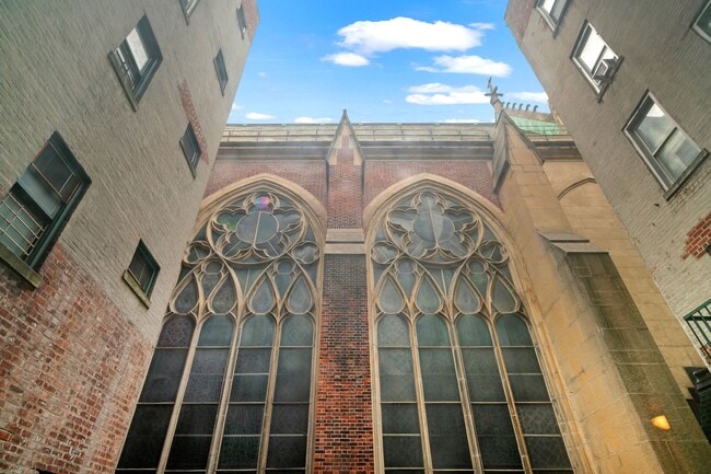 Building Photo - 140 W 71st St