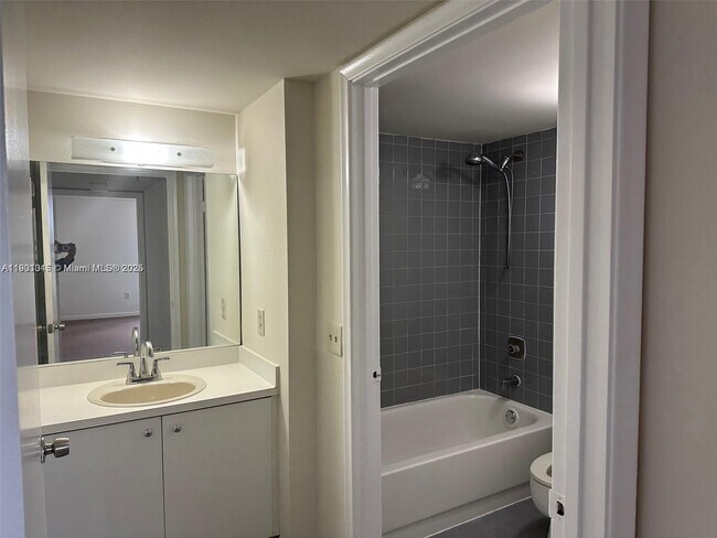 Building Photo - 9688 Fontainebleau Blvd