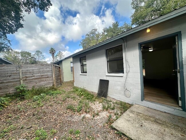 Building Photo - 651 NE Waldo Rd