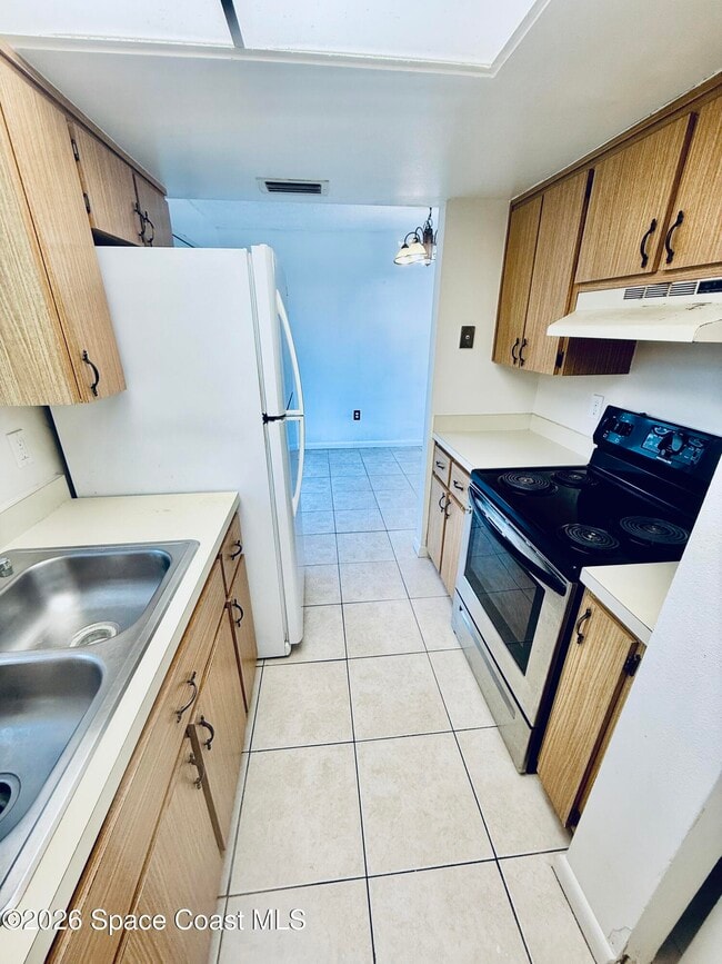 Building Photo - 1301 Arlington Ln NE