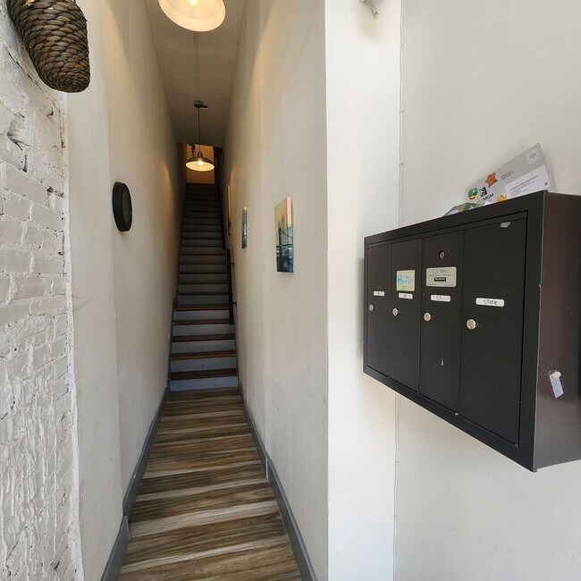 Building Photo - Fully renovated 2bedroom in brewerytown