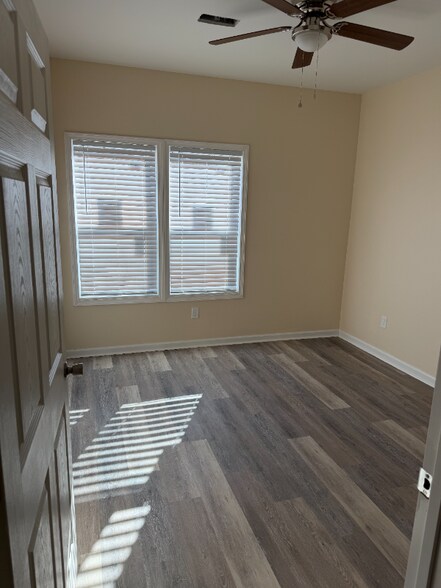 Building Photo - 204 Hutchinson Ln