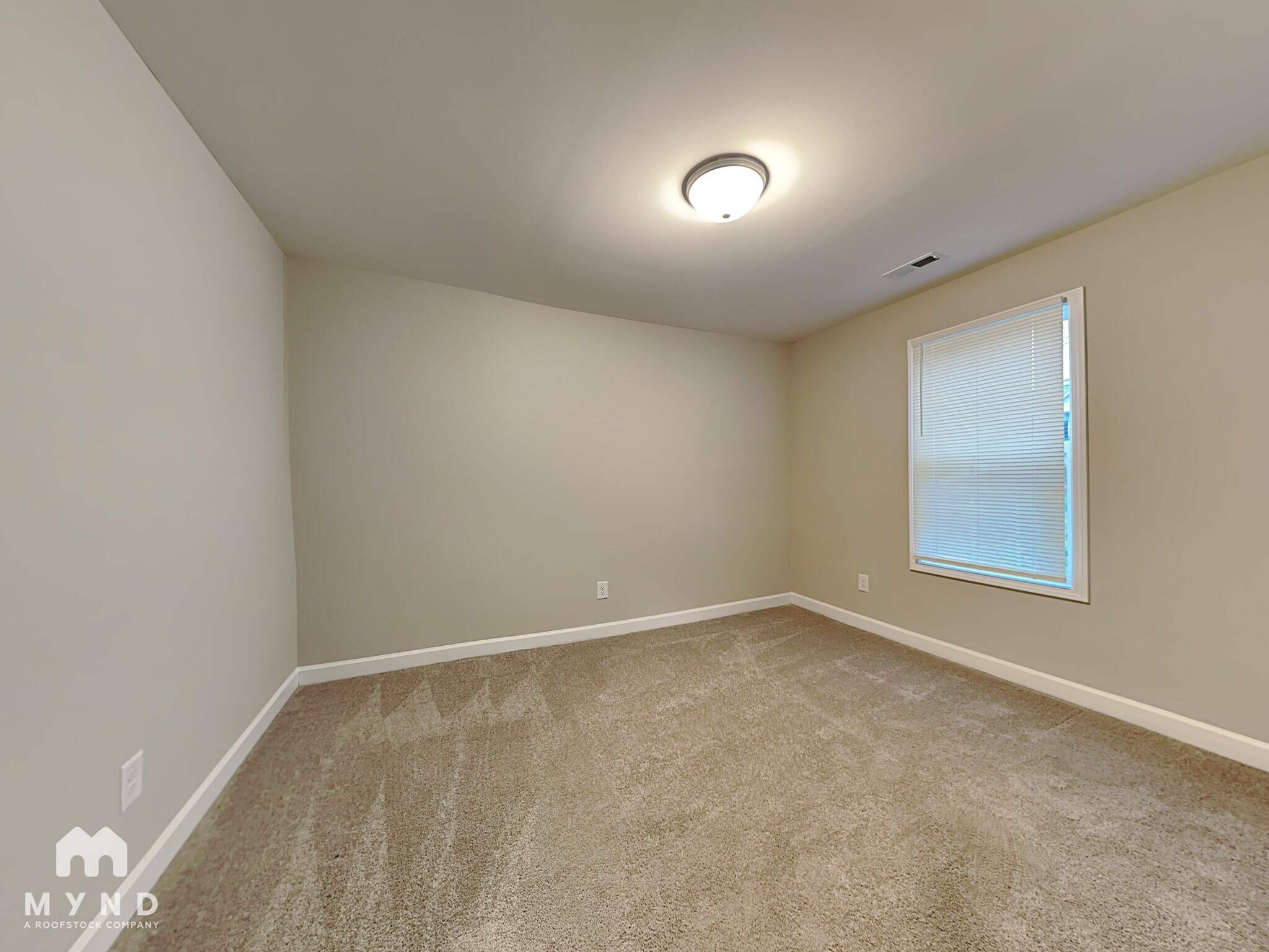 Building Photo - 782 Skyland Dr