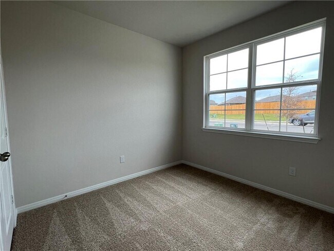 Building Photo - 105 Brody Ln