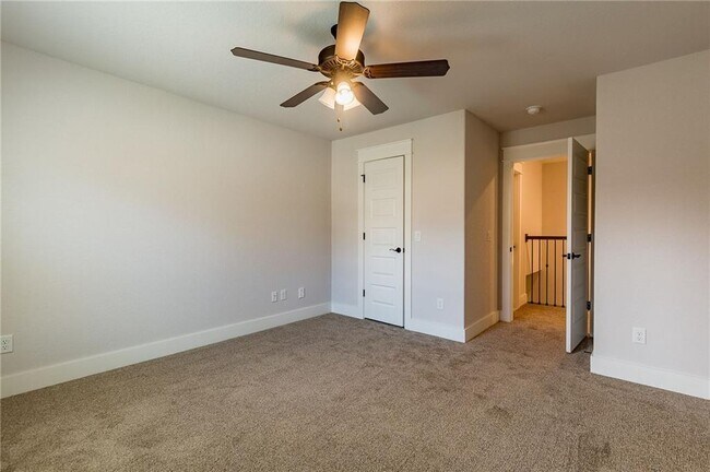 Building Photo - 489 E Ozark View Drive