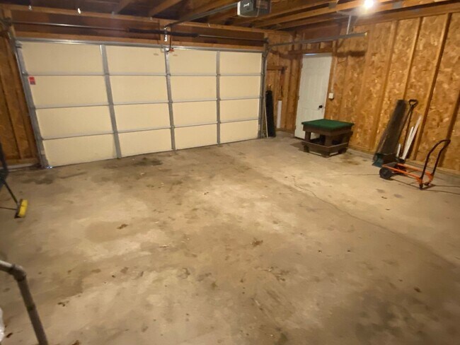 Building Photo - Updated 4-Bedroom, 3-Bath Home with Walk-Out Basement