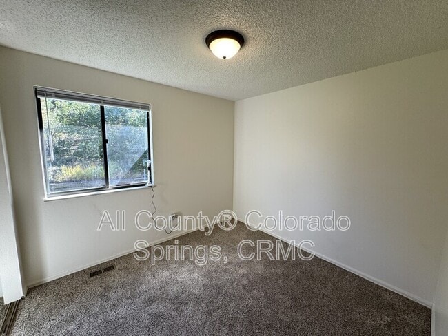 Building Photo - 2713 Hearthwood Ln