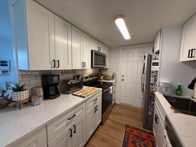 Building Photo - 801 Meridian Ave