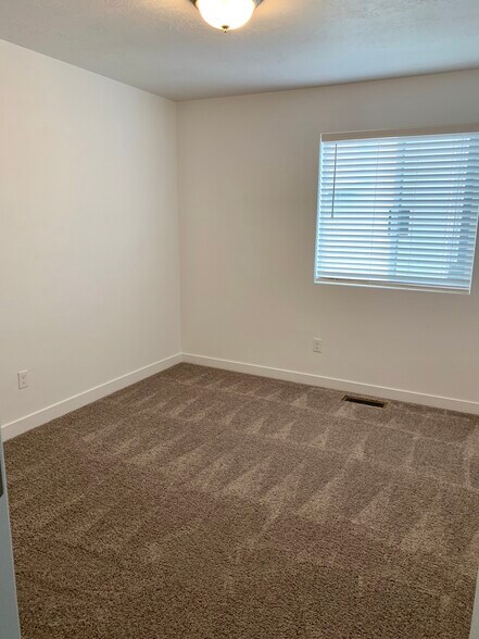 Building Photo - 1264 W Cinch Way