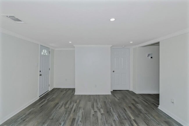 Building Photo - 204 Mill St