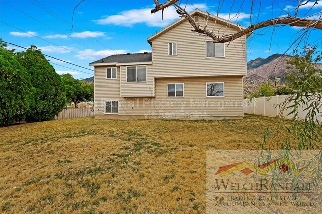 Building Photo - 1213 N Orchard Ave