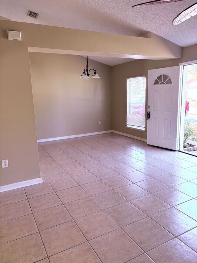Building Photo - Single Family Home in Poinciana