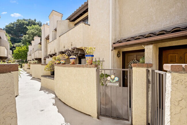 Building Photo - 3924 Park Pl