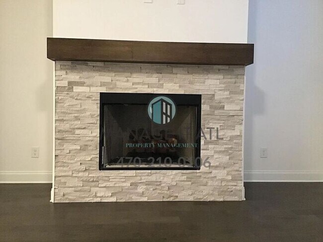 Building Photo - Elegant 3 Bedroom Townhome in a gated comm...