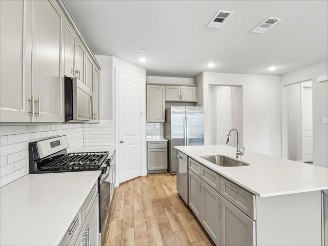 Building Photo - 213 Suma Dr