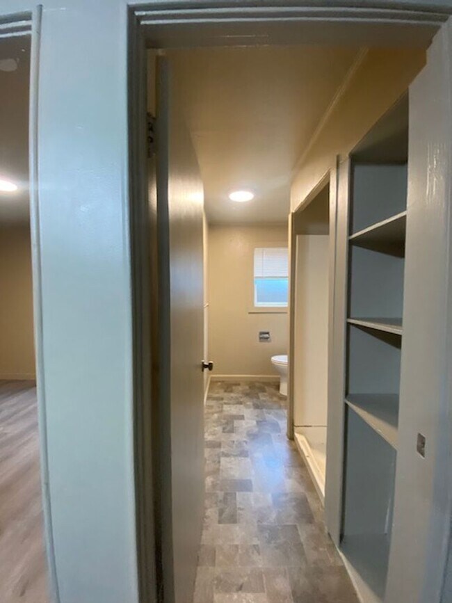 Building Photo - Freshly Updated Single Level One Bedroom Apartment With All Utilities Included!