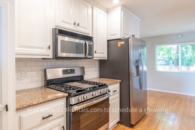 Building Photo - Beautiful 3 Bedroom, 2 Bath Home with Spa,...